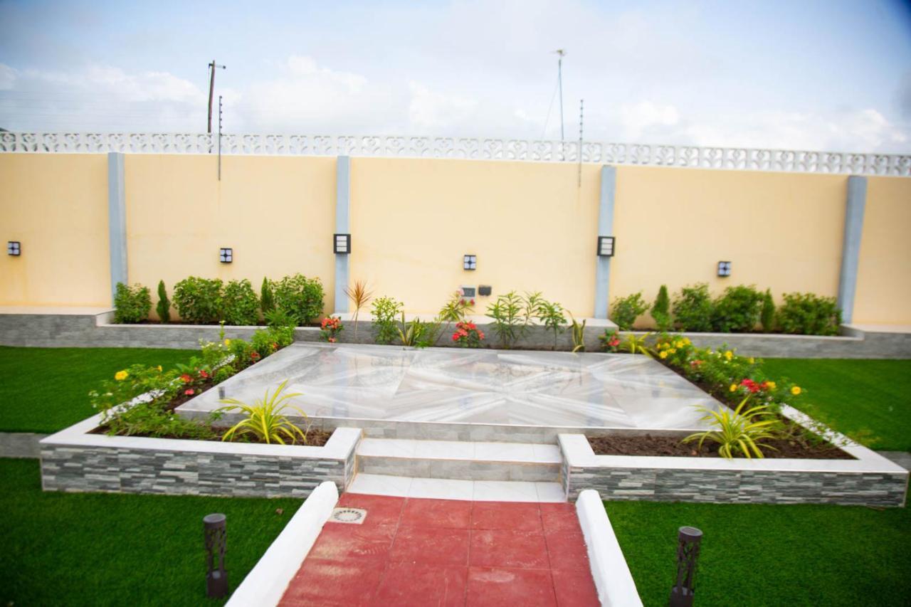 Bella Ella Hotel & Event Center Kasoa Dış mekan fotoğraf